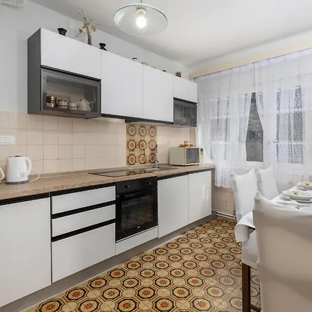 In With Wi-fi Apartment *